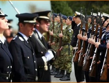 Μοιράζονται τα αναδρομικά από τις περικοπές σε μισθούς και συντάξεις χιλιάδων ένστολων  